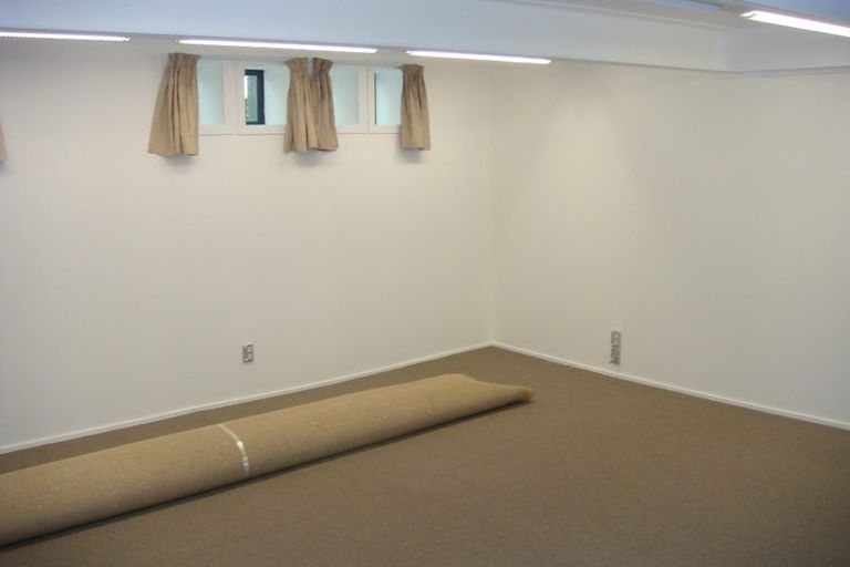 Photo of property in 20 Serwayne Place, Sunnyvale, Auckland, 0612