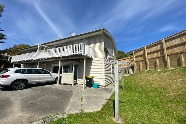 Photo of property in 3b Peckham Grove, Tawa, Wellington, 5028