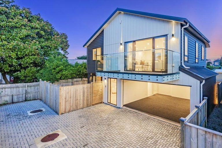 Photo of property in 3c Dawnhaven Drive, Te Atatu Peninsula, Auckland, 0610