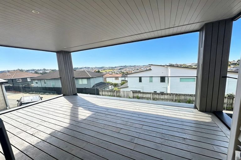 Photo of property in 23 Kerekin Drive, Oteha, Auckland, 0632