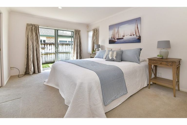 Photo of property in 19 Francis Skinner Place, Orewa, 0931