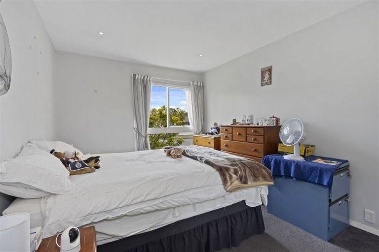 Photo of property in 2/5 Sarabande Avenue, Redwood, Christchurch, 8051