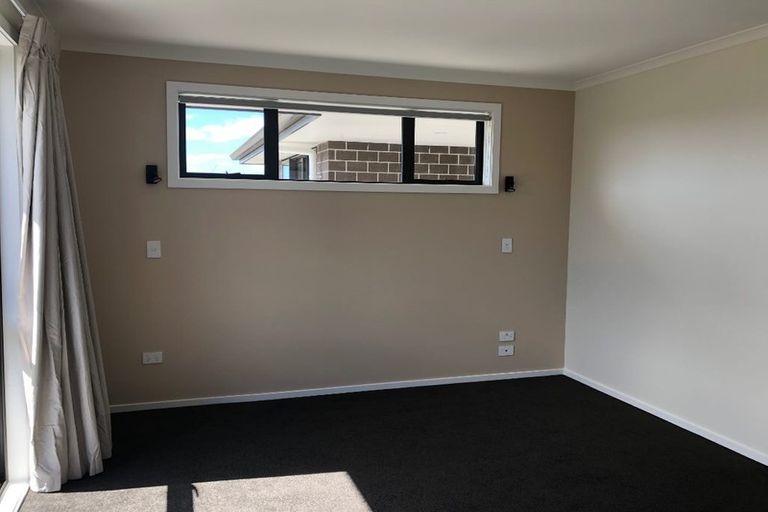 Photo of property in 8 Tapuhikura Street, Waikanae, 5036