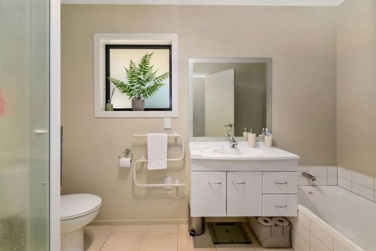 Photo of property in 56/64 Kawaha Point Road, Kawaha Point, Rotorua, 3010