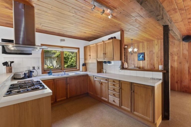 Photo of property in 5 Dalton Grove, Stokes Valley, Lower Hutt, 5019