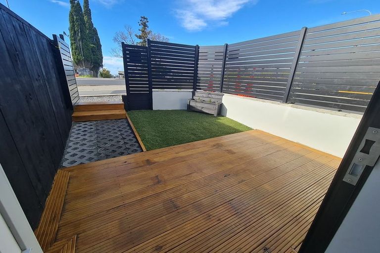 Photo of property in 2/532 Glenfield Road, Glenfield, Auckland, 0629