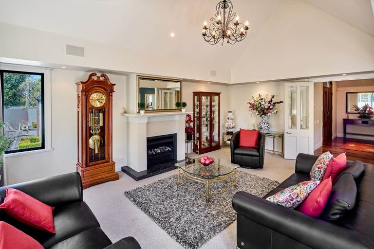 Photo of property in 15 Hautana Square, Woburn, Lower Hutt, 5010