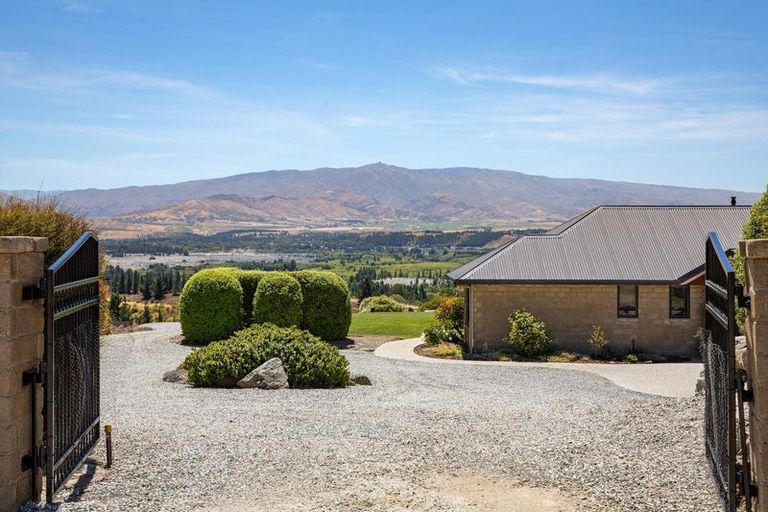 Photo of property in 27 Old Golf Course Road, Bridge Hill, Alexandra, 9320