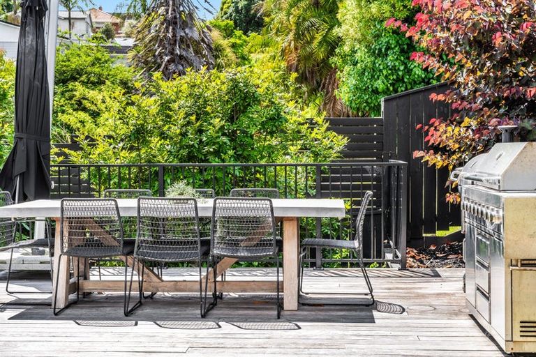 Photo of property in 16 Rewi Street, Torbay, Auckland, 0630