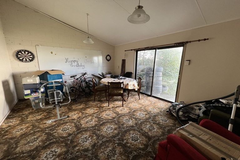 Photo of property in 27 Acacia Street, Kelvin Grove, Palmerston North, 4414