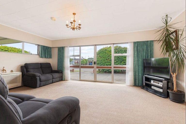 Photo of property in 120 Benmore Avenue, Cloverlea, Palmerston North, 4412