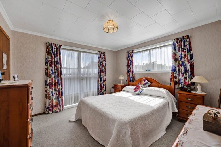 Photo of property in 16 Karaka Street, Inglewood, 4330