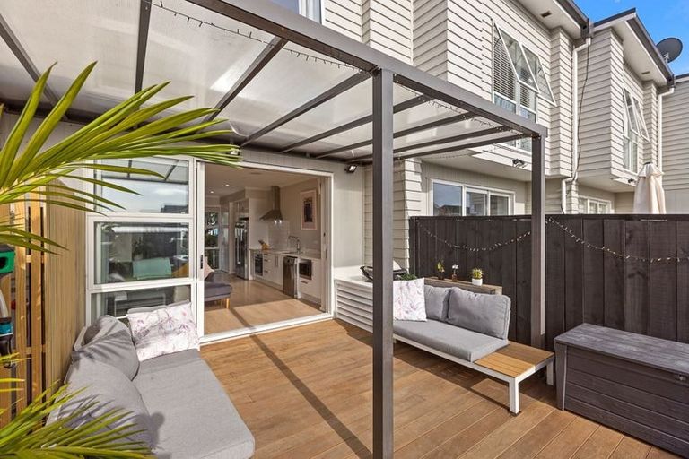 Photo of property in 10 Touhou Road, Hobsonville, Auckland, 0616