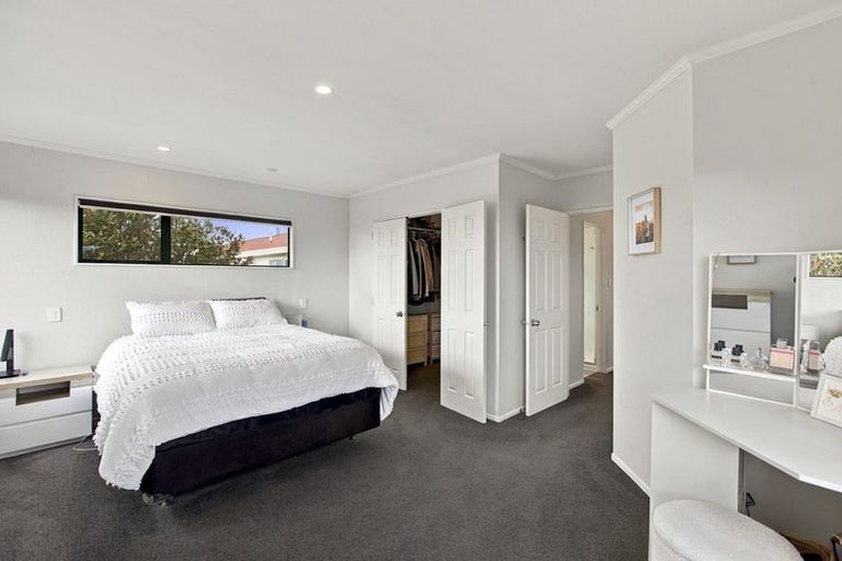 Photo of property in 9 Sandel Rise, Merrilands, New Plymouth, 4312
