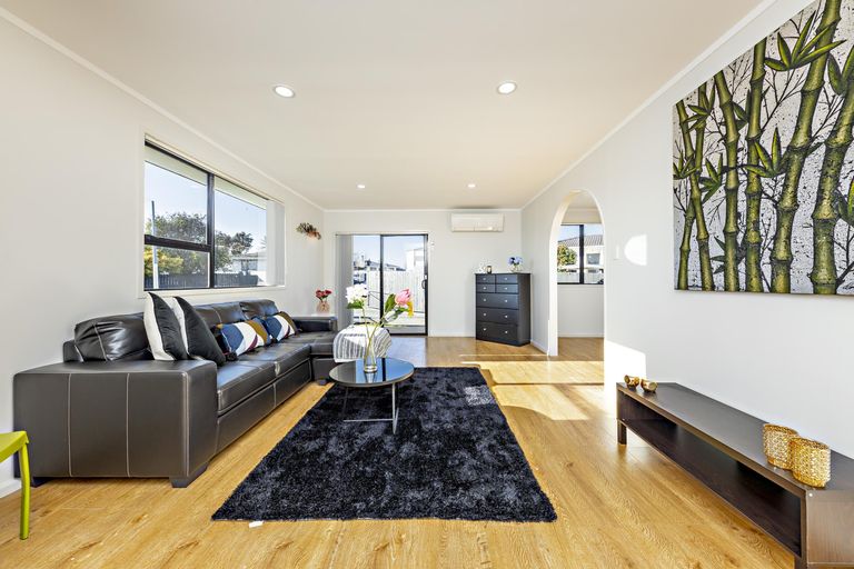 Photo of property in 8 Antalya Place, Manurewa, Auckland, 2102
