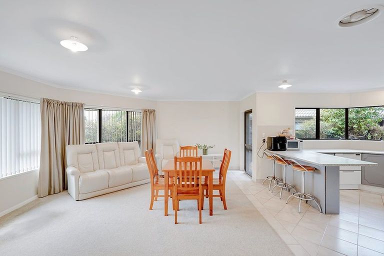 Photo of property in 260 Shakespeare Street, Leamington, Cambridge, 3432