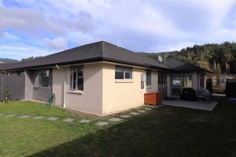 Photo of property in 3 Somerby Mews, Silverstream, Upper Hutt, 5019