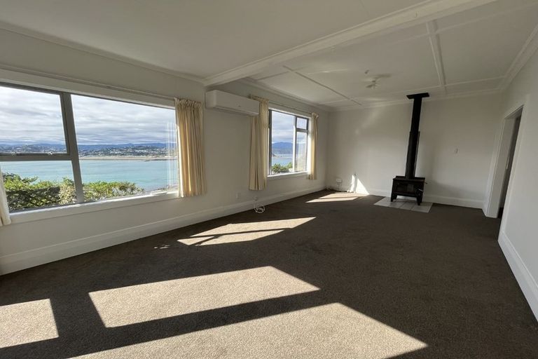 Photo of property in 24 Hungerford Road, Lyall Bay, Wellington, 6022