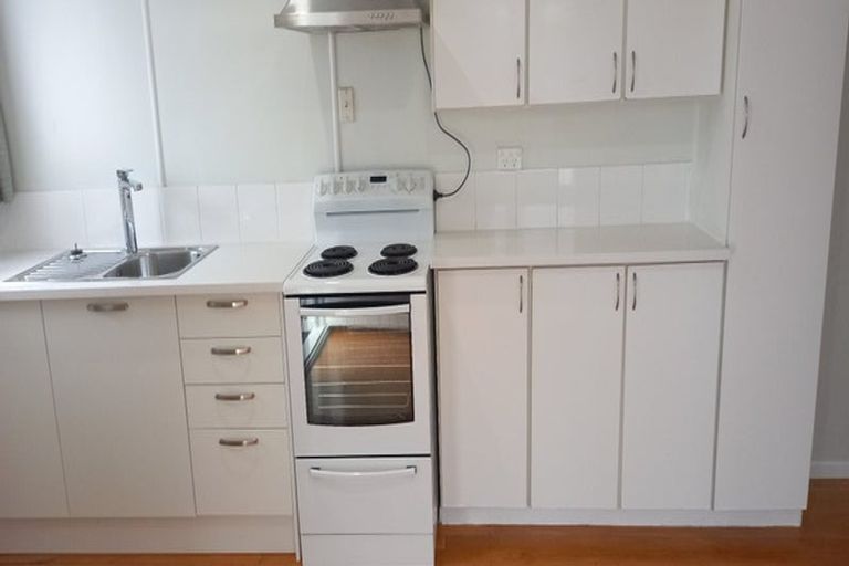 Photo of property in 512 Te Atatu Road, Te Atatu Peninsula, Auckland, 0610