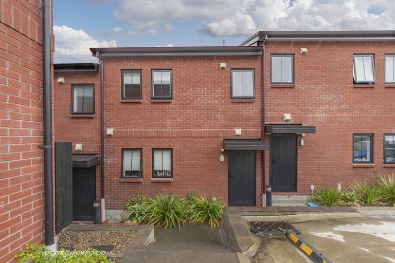 Photo of property in 14/15 Sunhill Road, Sunnyvale, Auckland, 0612