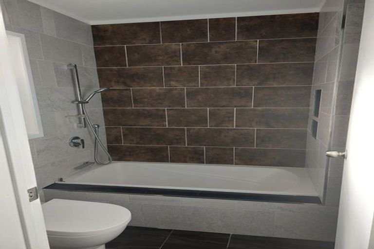 Photo of property in 33 Central Park Drive, Te Atatu South, Auckland, 0610