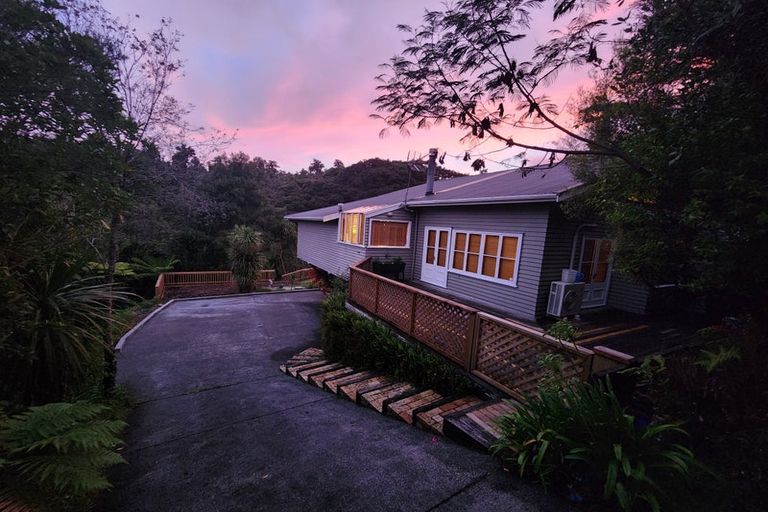 Photo of property in 47 Rimu Road, Oratia, Auckland, 0604