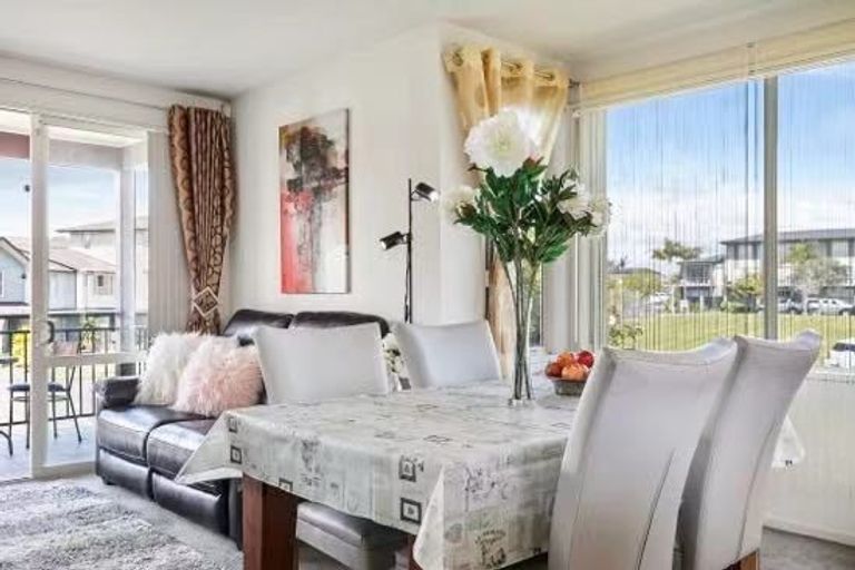 Photo of property in 28 Opito Way, East Tamaki, Auckland, 2013