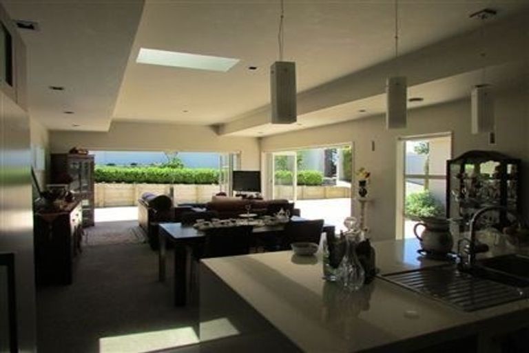 Photo of property in 52 Knights Road, Rothesay Bay, Auckland, 0630