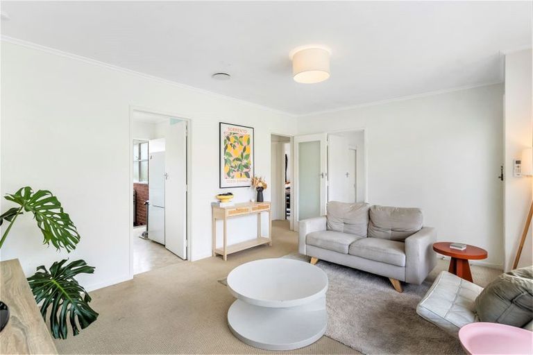 Photo of property in 2/24 Inverness Road, Browns Bay, Auckland, 0630