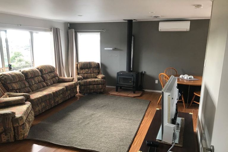 Photo of property in 3 Celeste Place, Totara Vale, Auckland, 0627