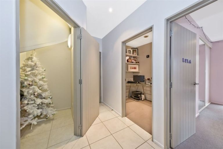 Photo of property in 51 Strowan Road, Strowan, Christchurch, 8052