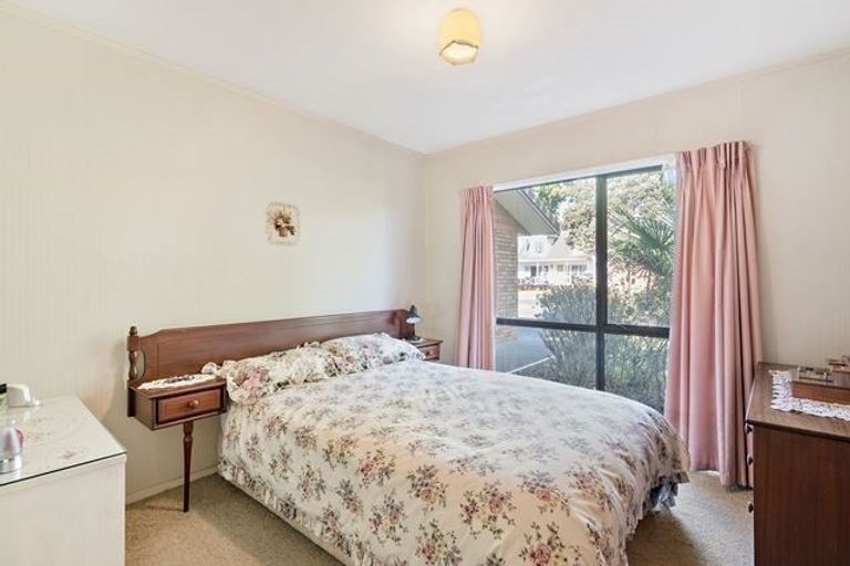 Photo of property in 11 Evanda Crescent, Conifer Grove, Takanini, 2112