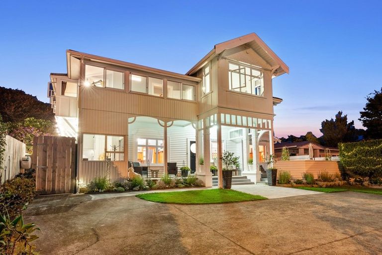 Photo of property in 55 Vivian Street, New Plymouth, 4310