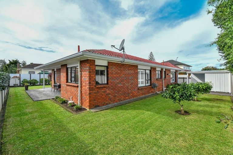 Photo of property in 2/13 Maunu Road, Papatoetoe, Auckland, 2025