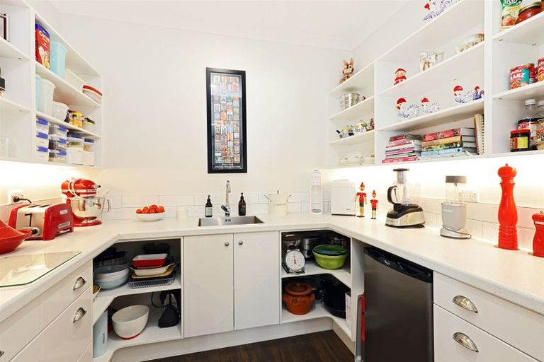 Photo of property in 49 Arataki Road, Havelock North, 4130