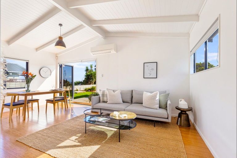 Photo of property in 10 Edwin Mitchelson Road, Muriwai, Waimauku, 0881