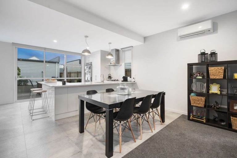 Photo of property in 8 Hakaro Way, Takanini, 2112