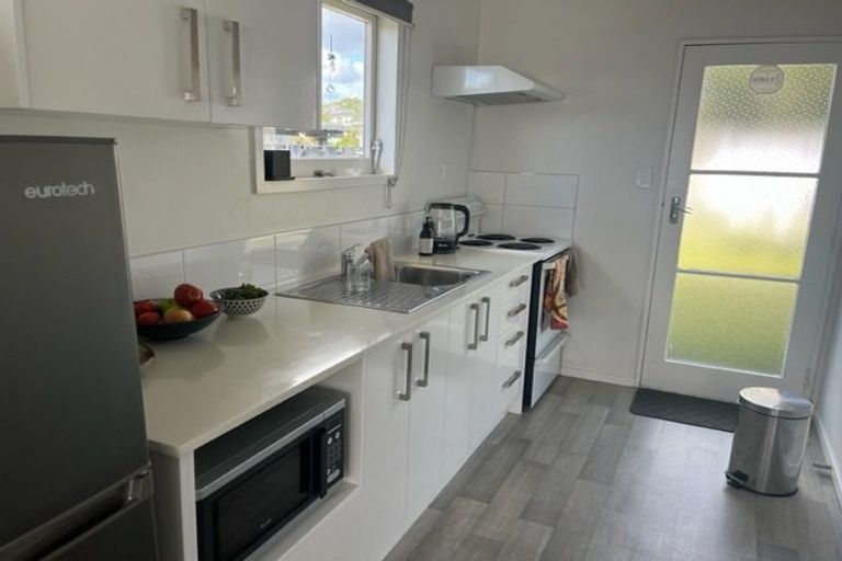 Photo of property in 2/27 Roberts Road, Te Atatu South, Auckland, 0610