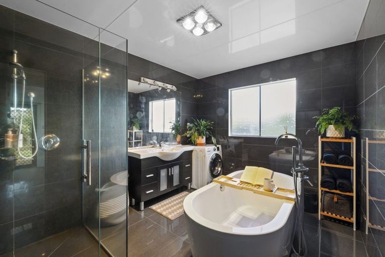 Photo of property in 79 Domett Street, Waitara, 4320