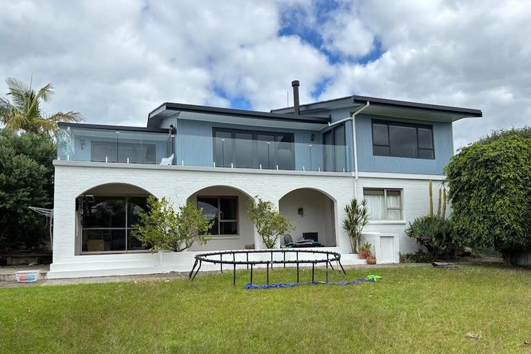 Photo of property in 108 Pacific Parade, Army Bay, Whangaparaoa, 0930