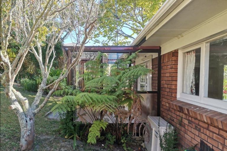 Photo of property in 2/5 Keldale Place, Forrest Hill, Auckland, 0620