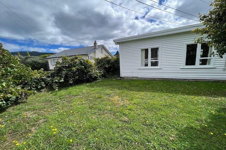 Photo of property in 4 Gibbs Crescent, Wainuiomata, Lower Hutt, 5014