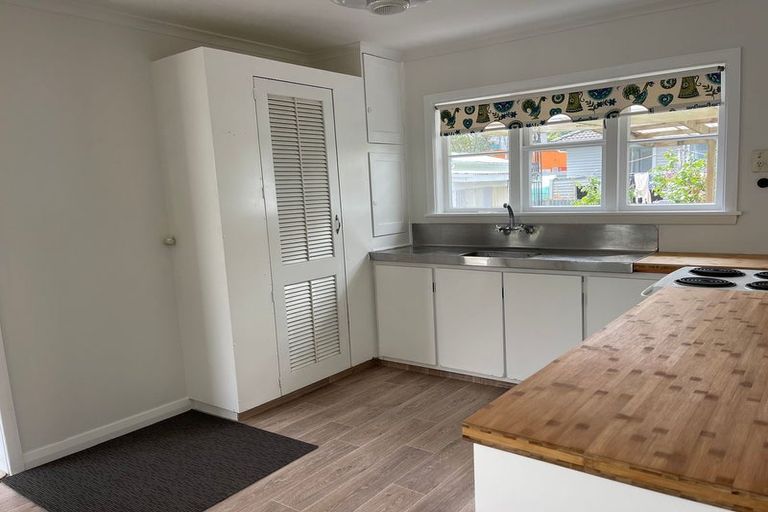 Photo of property in 4 Gibbs Crescent, Wainuiomata, Lower Hutt, 5014