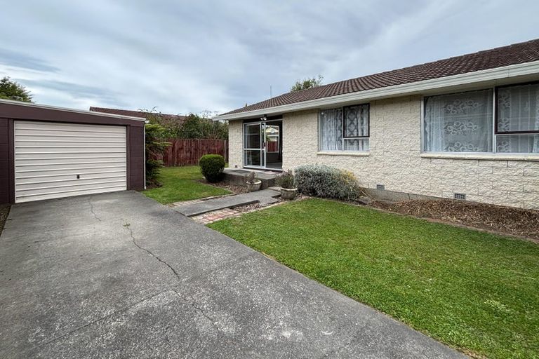 Photo of property in 2/42 Chipping Lane, Redwood, Christchurch, 8051
