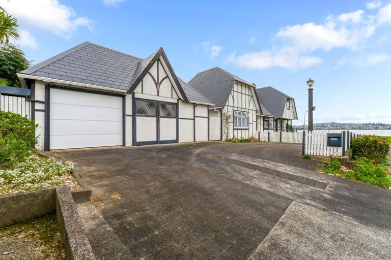 Photo of property in 81 Kiwi Esplanade, Mangere Bridge, Auckland, 2022
