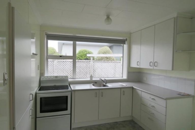 Photo of property in 2/147 Carrington Street, Lower Vogeltown, New Plymouth, 4310