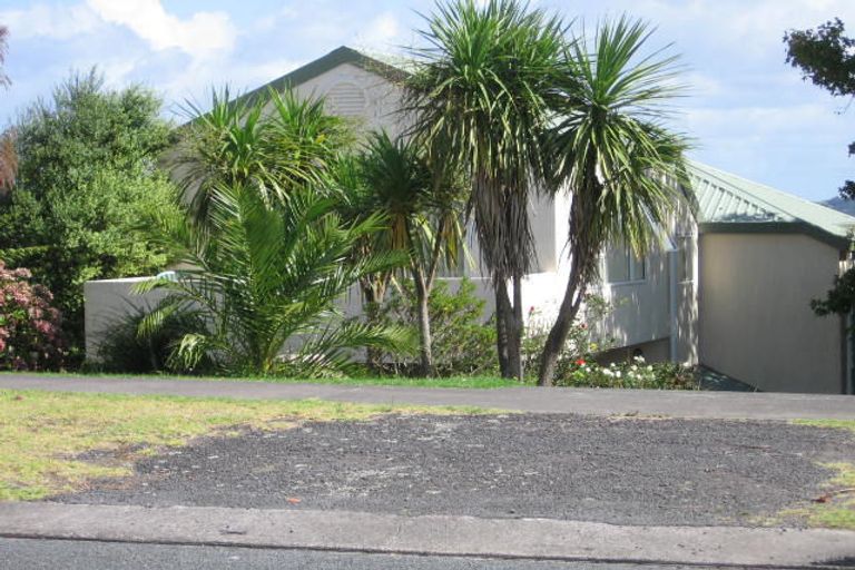 Photo of property in 1/144 Sunset Road, Unsworth Heights, Auckland, 0632