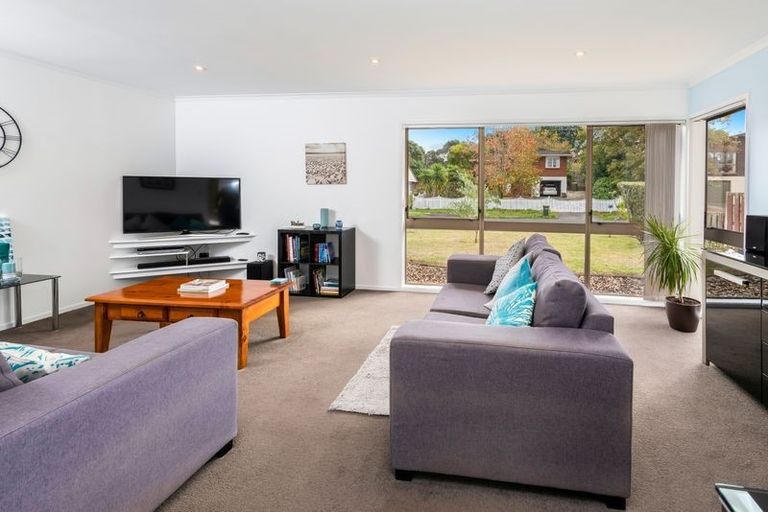 Photo of property in 28 Jillteresa Crescent, Half Moon Bay, Auckland, 2012