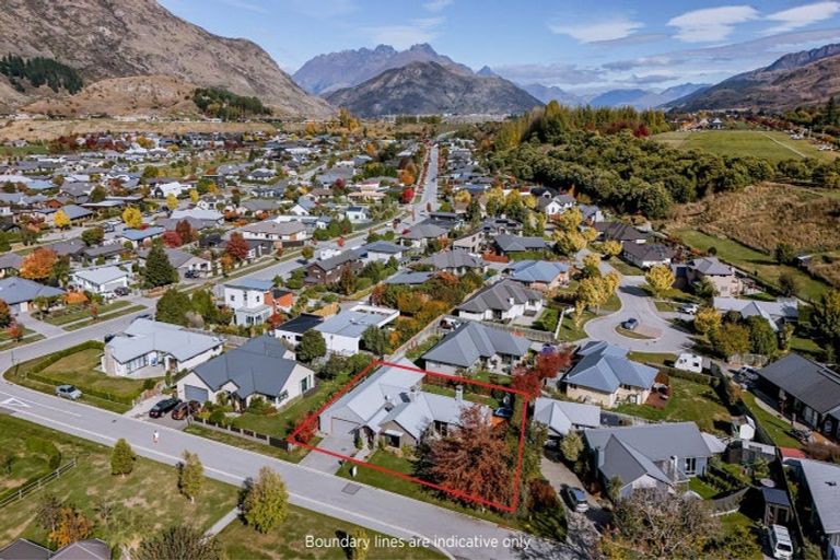 Photo of property in 5 Crawford Place, Lake Hayes, Queenstown, 9304