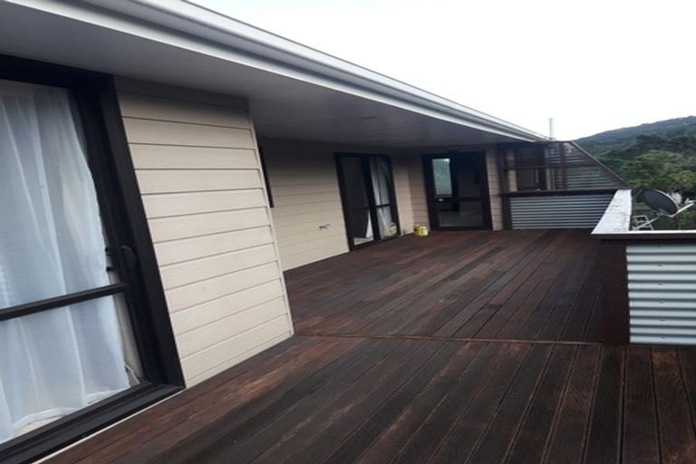 Photo of property in 50 Glenesk Road, Piha, New Lynn, 0772